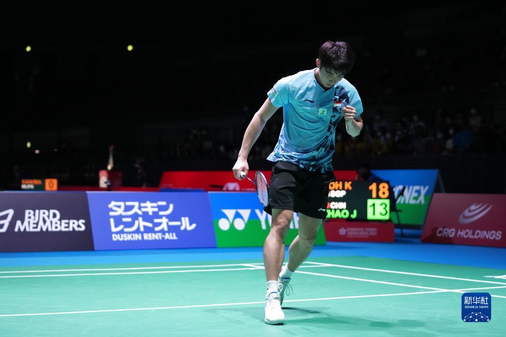 而布克则更 而布克则更